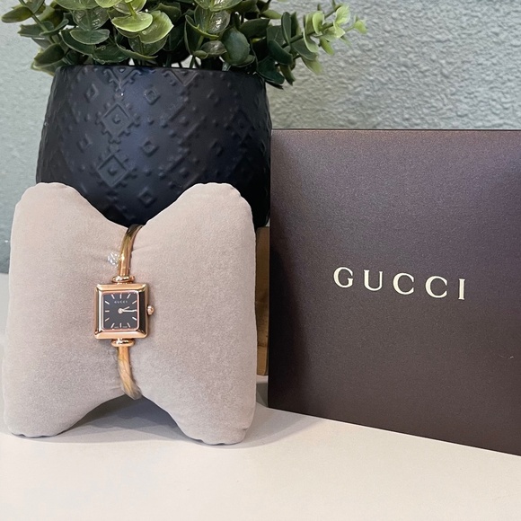 COPY - GUCCI WOMEN WATCH - Picture 1 of 5